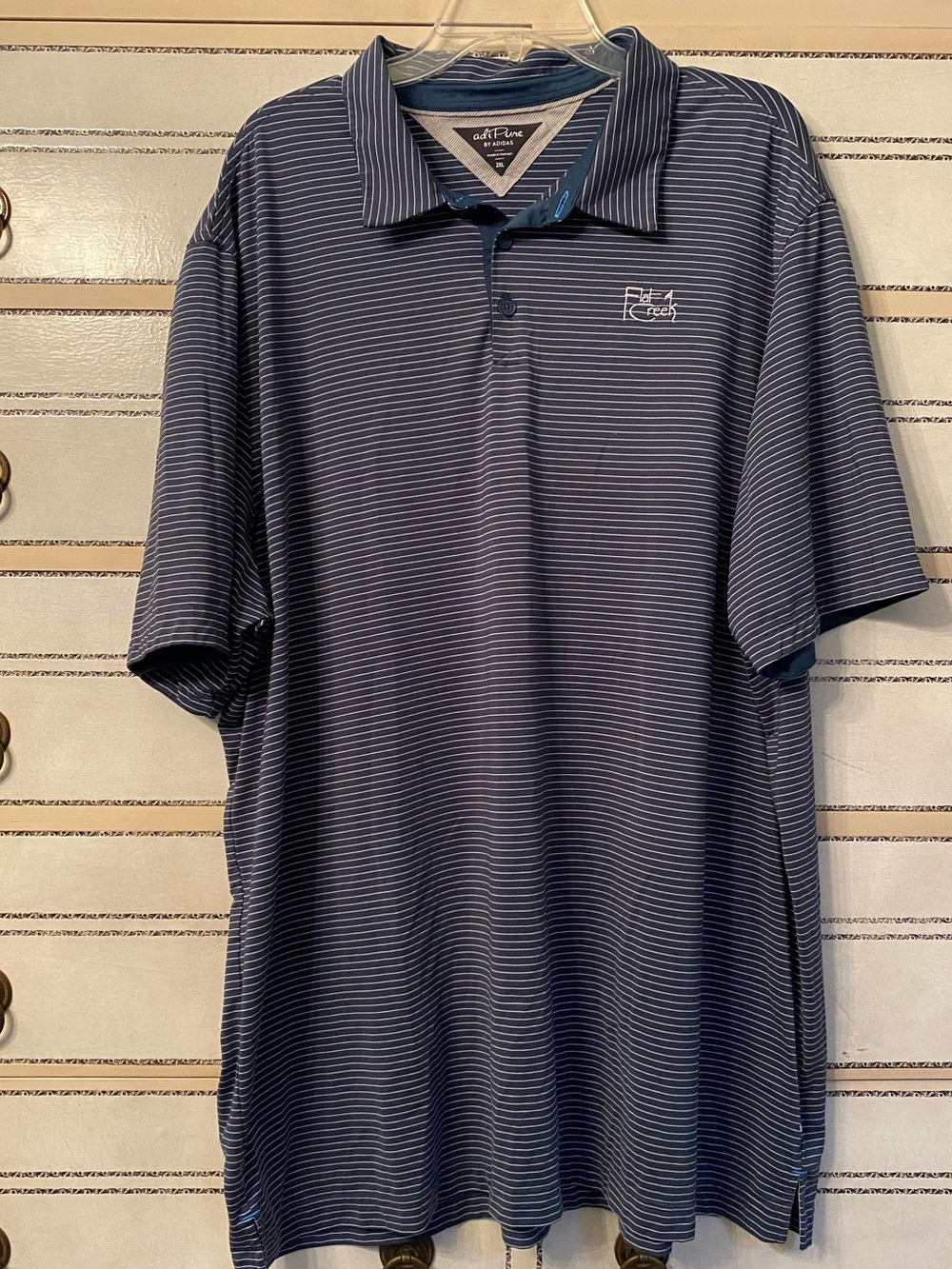 Beautuful Adidas Golf shirt size XXL